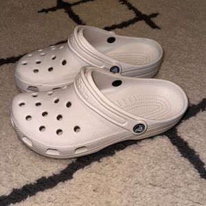 White Crocs Womans 8/ Men’s 6